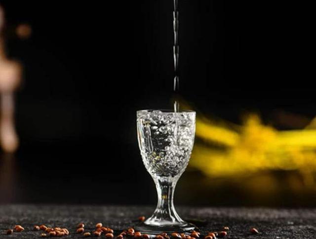 品鉴之道 如何鉴定好酒，别再迷信“拉酒线”