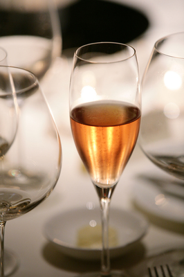 桃红酒与蓉城美食 跨越廊桥的味蕾交响