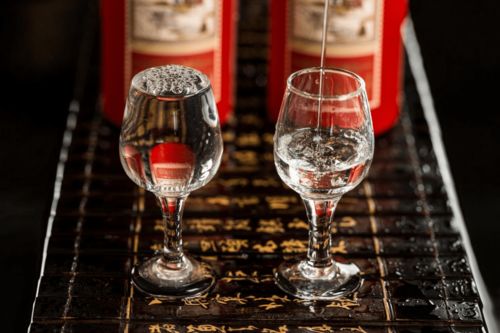 白酒新黄金十年 酱酒格局生变，六大策略抢抓新红利